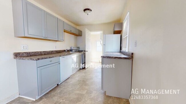Building Photo - 22532 Mac Arthur Blvd - Nicely Remodeled W...