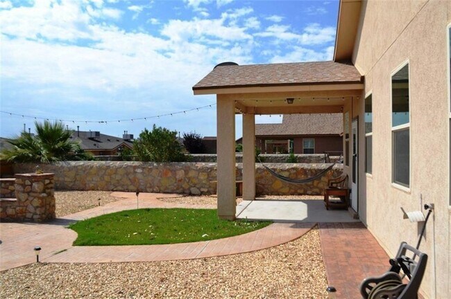 Building Photo - 10940 Coyote Ranch Ln