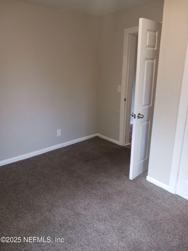 Foto del edificio - 1257 W 25th St