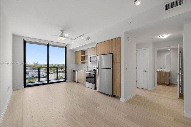 Foto del edificio - 555 NE 8th St