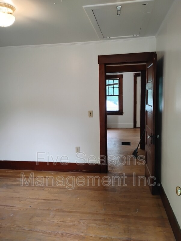 Foto del edificio - 374 Riverside Ave