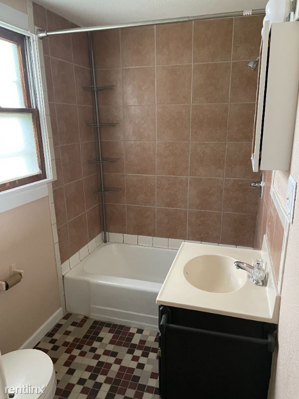 Foto del edificio - 3 br, 1 bath House - 920 E 6th St