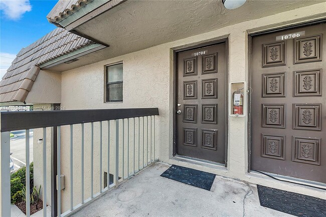 Building Photo - 10704 Royal Palm Blvd