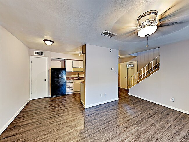 Building Photo - 2217 Mission Hill Dr