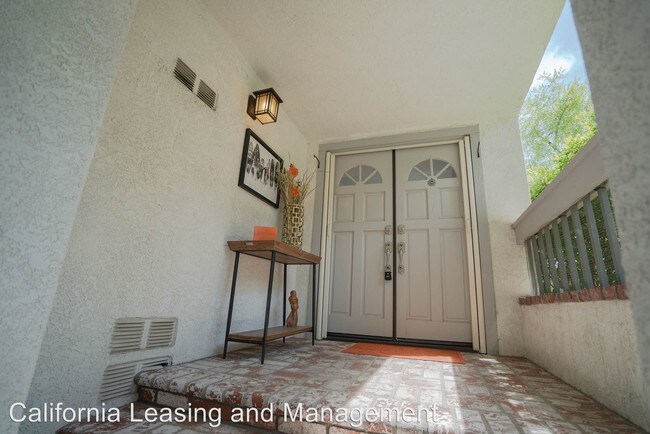 Building Photo - 3 br, 2.5 bath House - 24518 Windsor Drive #A