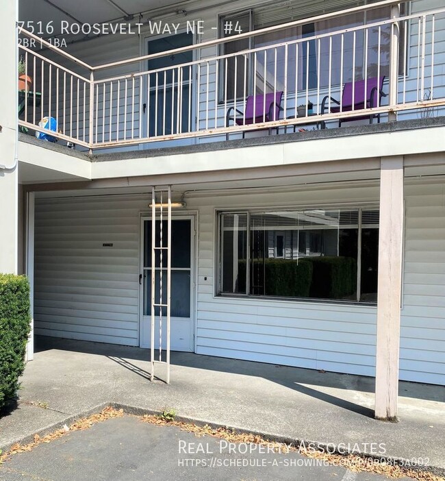 Building Photo - Top Floor 2-Bed/1-Bath Apartment Close to ...