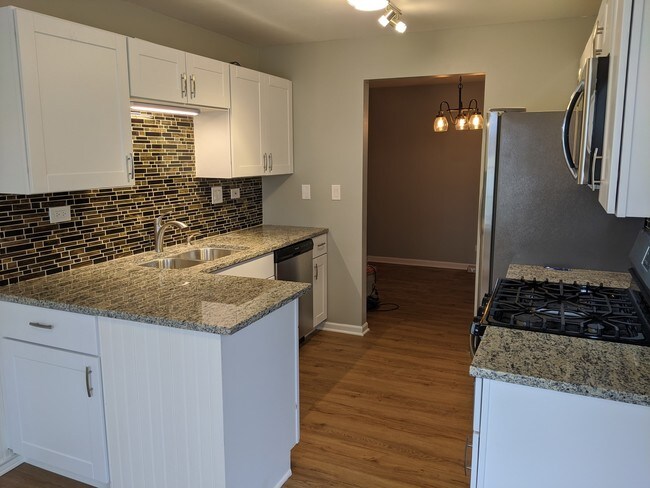 Building Photo - 280 Ashbury Ln W