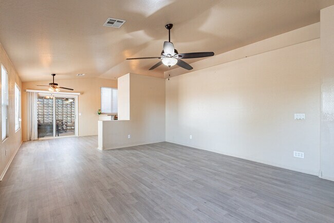 Building Photo - 5409 S 15th Way