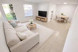 Building Photo - 400 NE 1st St