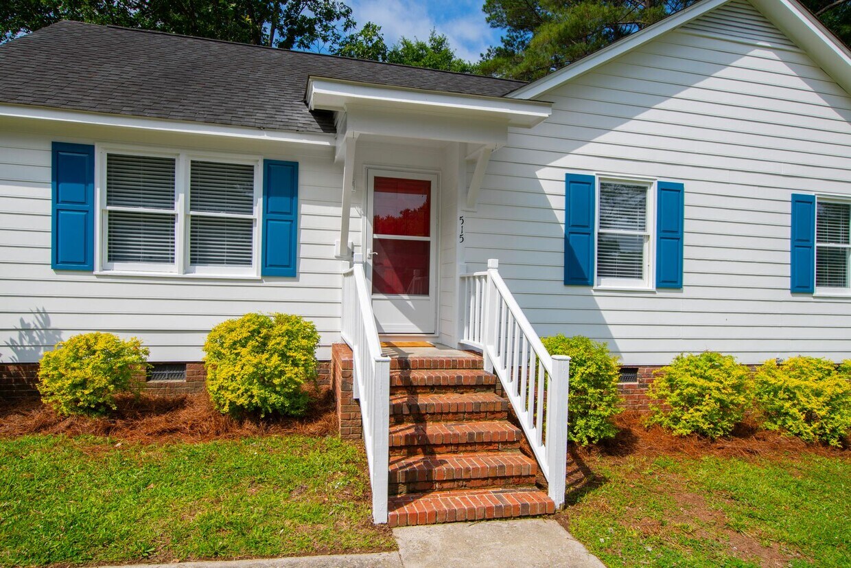 Primary Photo - Charming 3-Bedroom Home in Prime Clayton l...