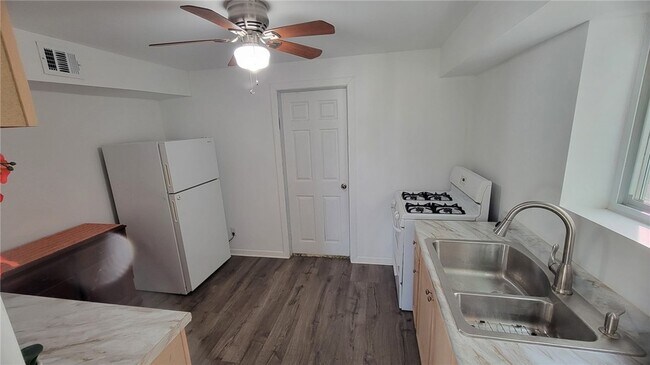 Foto del edificio - 4461 Highridge St