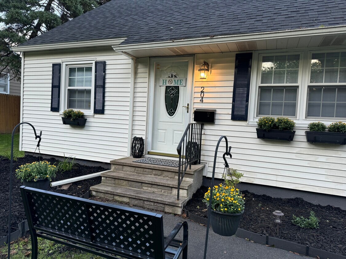 Foto principal - 204 Westlind Rd