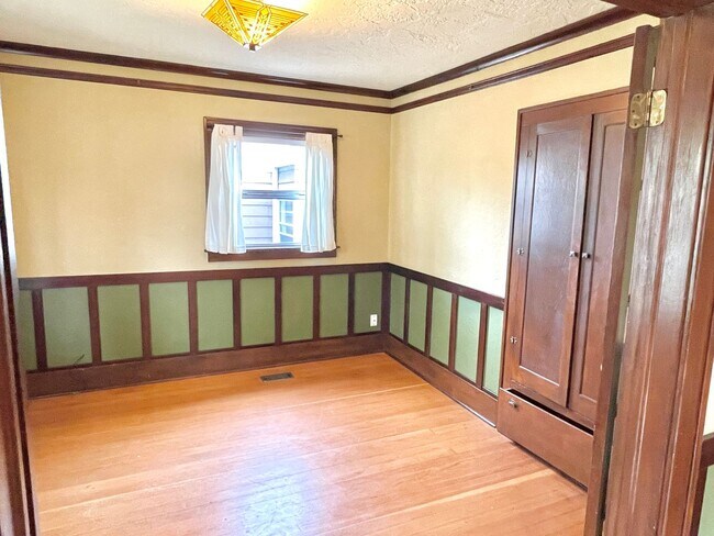 Building Photo - Arbor Lodge bungalow, 3 bedroom, 2 bathroo...