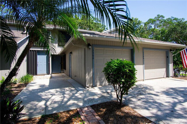 Foto del edificio - 5300 SE Schooner Oaks Way