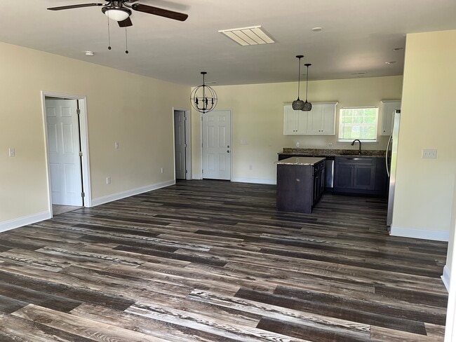 Foto del edificio - 5712 Grubb Rd