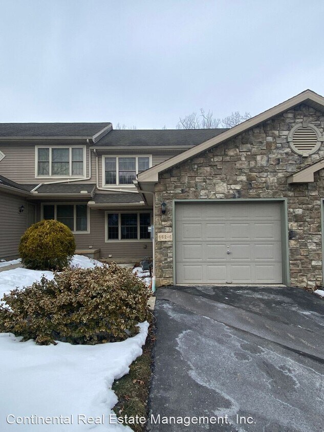 Foto principal - 3 br, 2.5 bath House - 662-C Oakwood Avenue