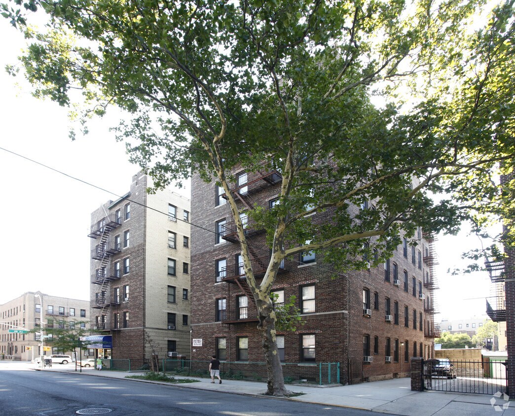 Building Photo - 28-05 33rd St