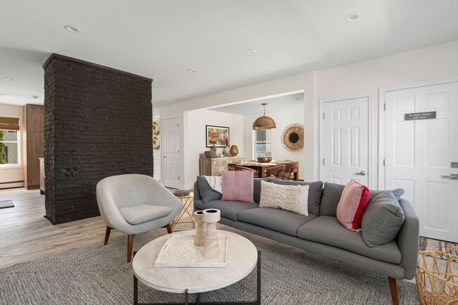 Building Photo - 136 Main St