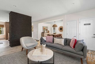 Building Photo - 136 Main St