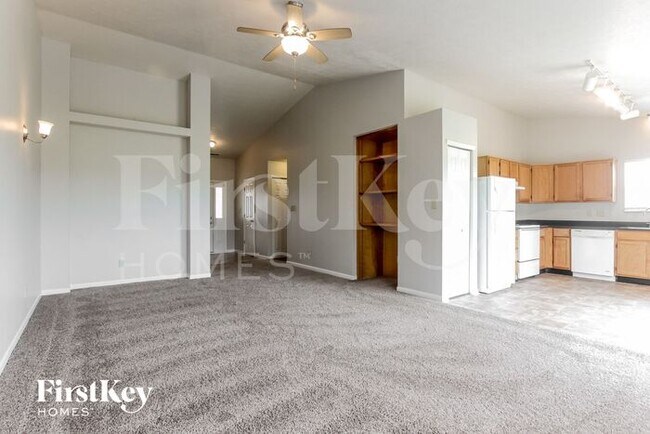 Foto del edificio - 2215 Rolling Oak Dr
