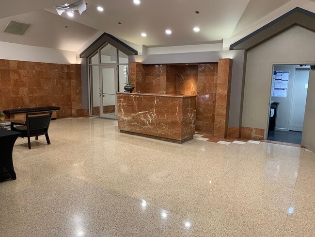 Foto del edificio - 1212 N La Salle Dr