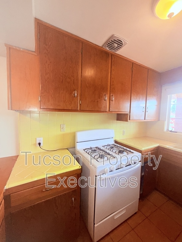 Foto del edificio - 4741 E 2nd St