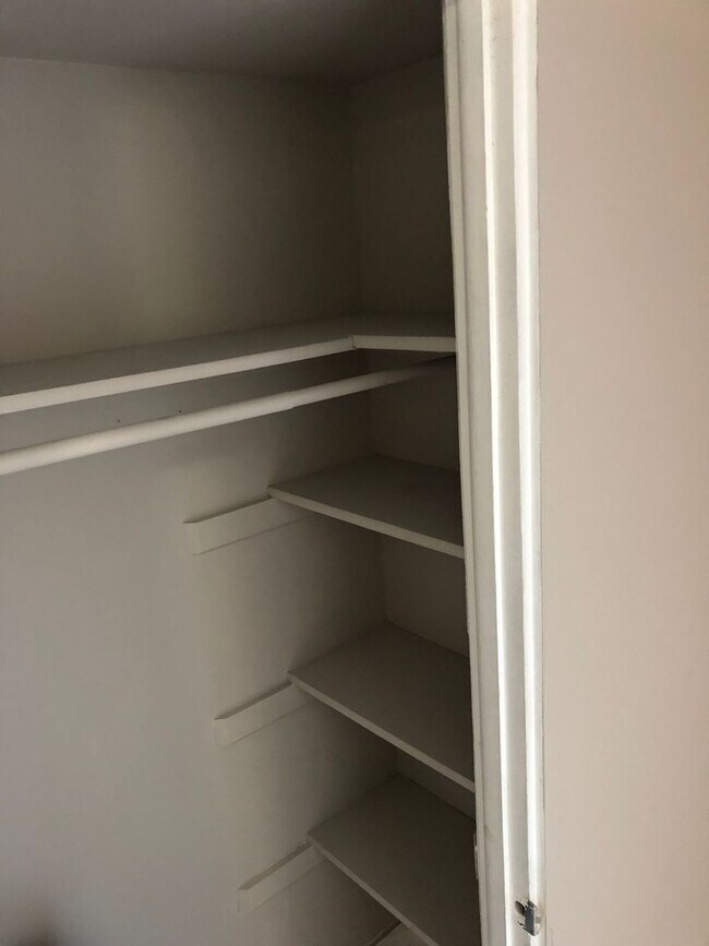 Foto del edificio - READY TO MOVE IN!!! FAST APPROVAL!