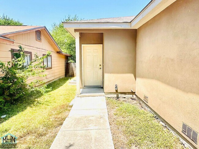 Building Photo - Charming Duplex for Rent: Your Ideal Home Awaits!