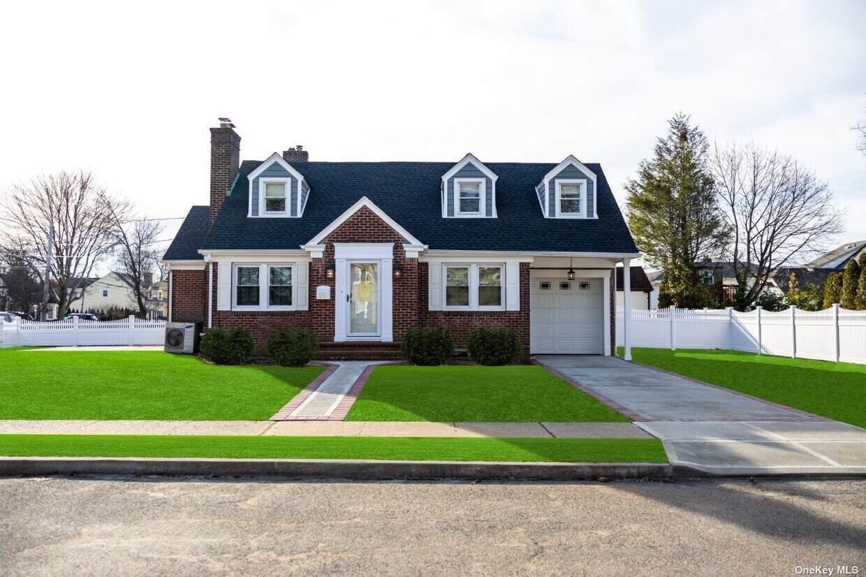 100 Cambridge Ave, Stewart Manor, NY 11530 House Rental in Stewart