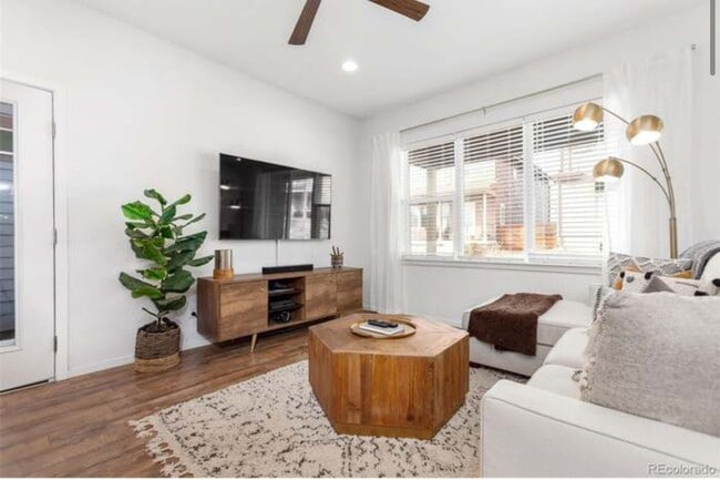 Foto del edificio - Beautiful 4 bedroom 3.5 bathroom home