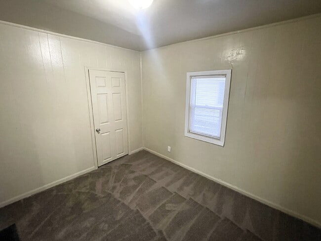 Building Photo - 4 Bedroom Home with covered front porch