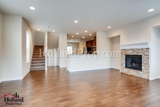 Foto del edificio - Stunning Multi-Level 3-Bedroom Townhome with Dual Primary Suites & Designer Finishes