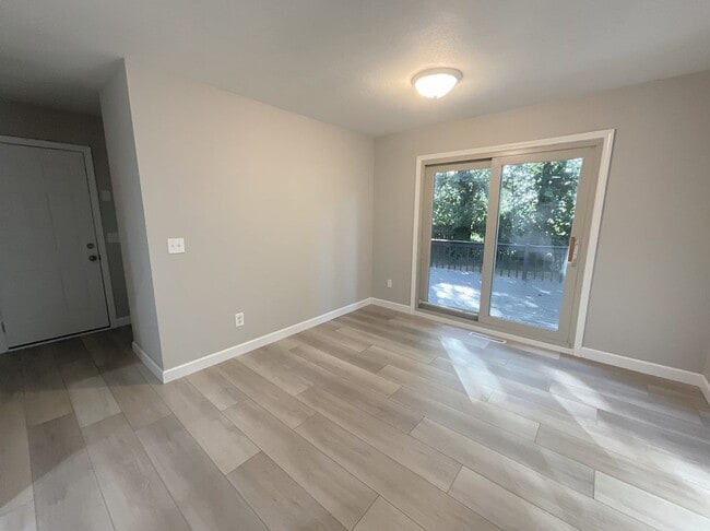 Building Photo - Leasing