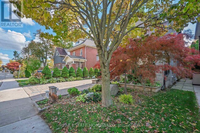 Photo du bâtiment - 71 Paisley Ave N