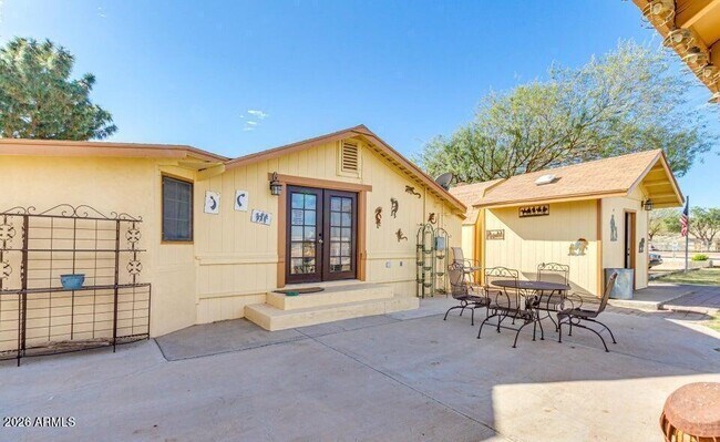 Foto del edificio - 3232 Carver Rd