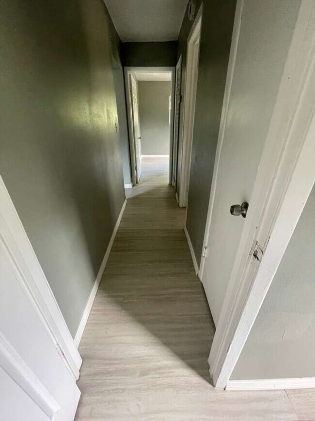 Foto del edificio - 3/1 Cute cozy single-family home! Apply for FREE This Holiday Season!