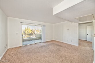 Building Photo - 8070 W Russell Rd