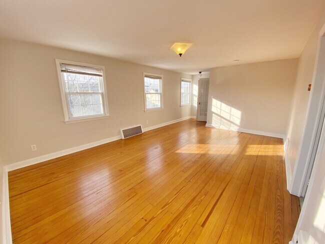 lvg room - 55 Bungalow Ave