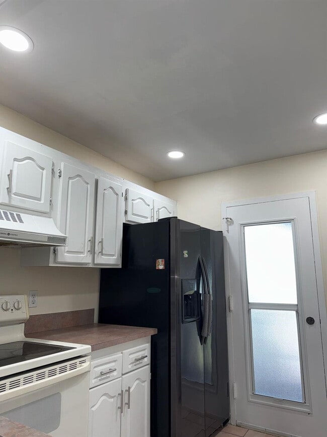 Building Photo - 1203 Bahama Bend