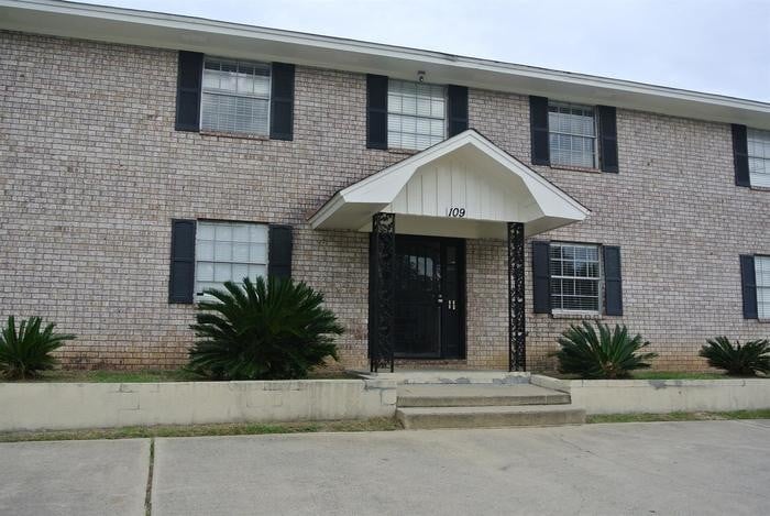 Primary Photo - 109 Woodhouse Ln