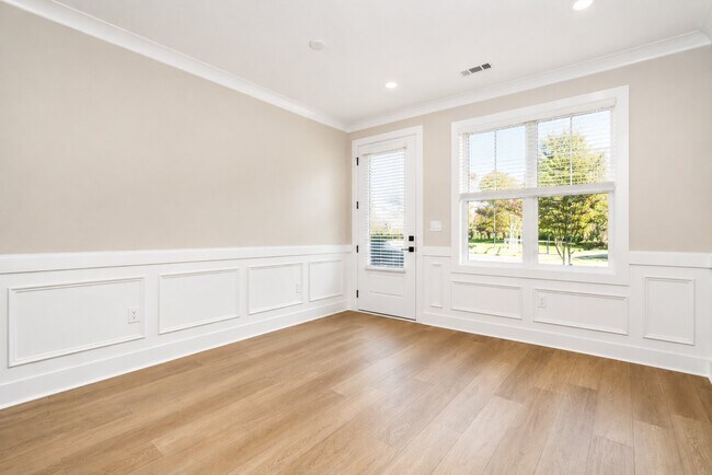 Foto del edificio - 6114 Fox Rd