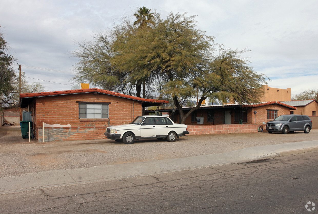 Primary Photo - Villa Adobes Apartments