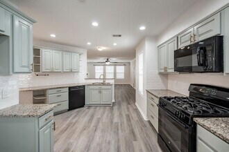 Building Photo - 9917 Kingfisher Dr