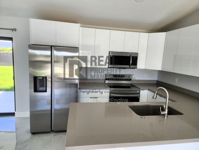 Foto del edificio - 2906 68th St W