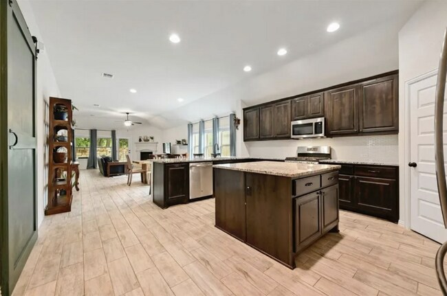 Building Photo - 208 Wooden Lodge Dr