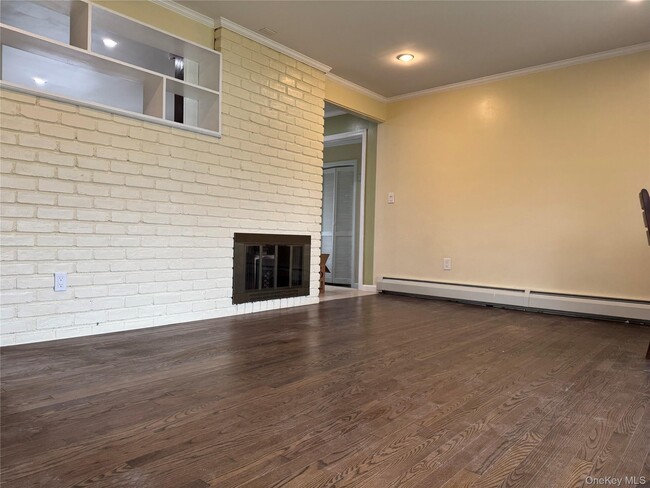 Building Photo - 5 Meander Ln