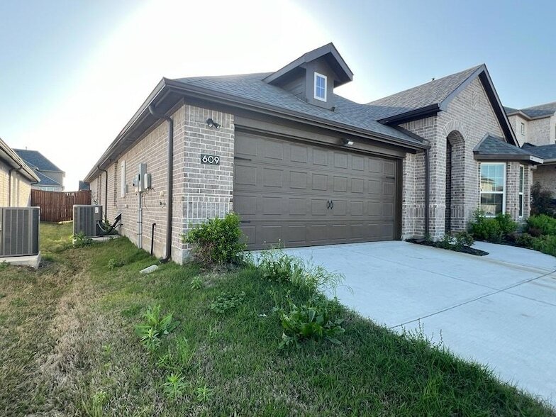 Primary Photo - 609 Tartane Dr