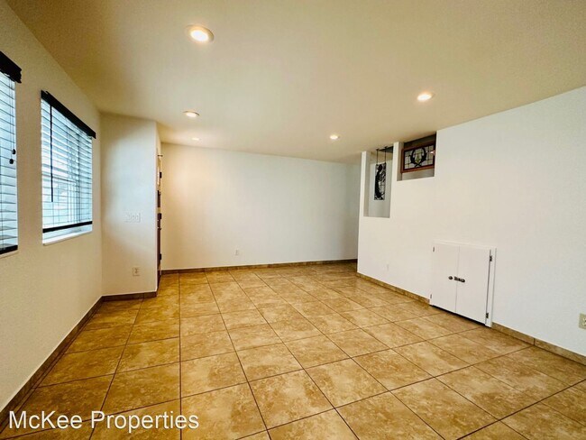 Building Photo - 3 br, 2.5 bath House - 1000 2nd Street #3