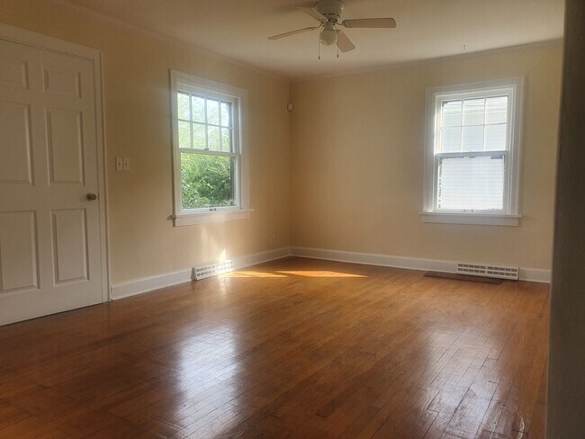 Foto del edificio - Two Bedroom House in Alton