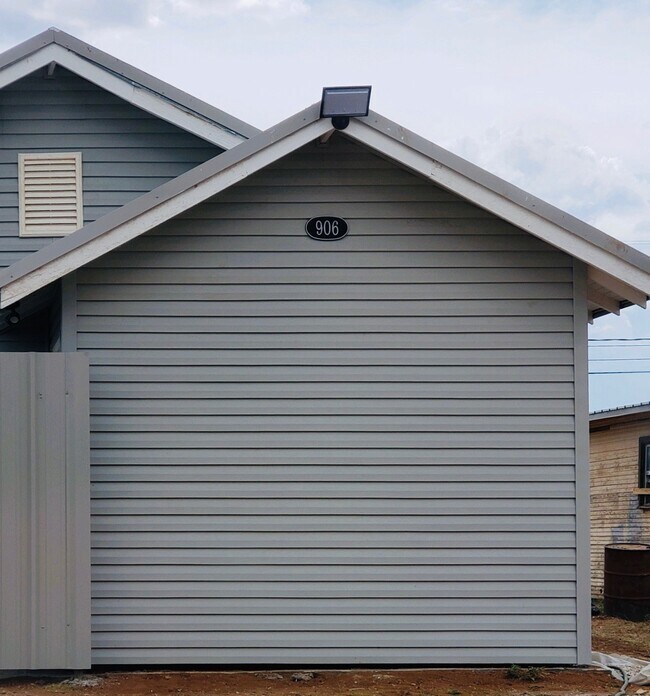 906 frente - 906 S Colorado St